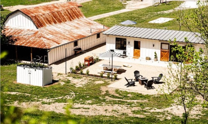 Bella Vista Casa | Stables at Fox Hill Farm - Eastender