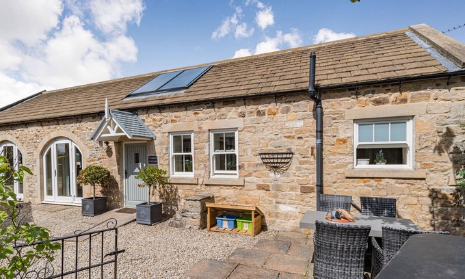 Fremington Cabaña | STABLES COTTAGE, pet friendly, character holiday cottage in Whorlton