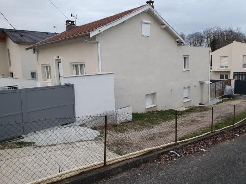 Decines-Charpieu Apartamento | Stade OL et grand large 1 chambre