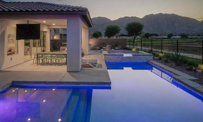 La Quinta Villa | Stadium Course! 18th hole- HUGE putting green!