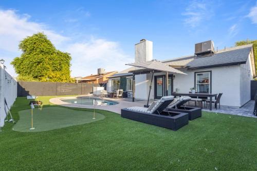 Glendale Casa | Stadium Retreat 3Br Pool, Games, Relaxing Oasis