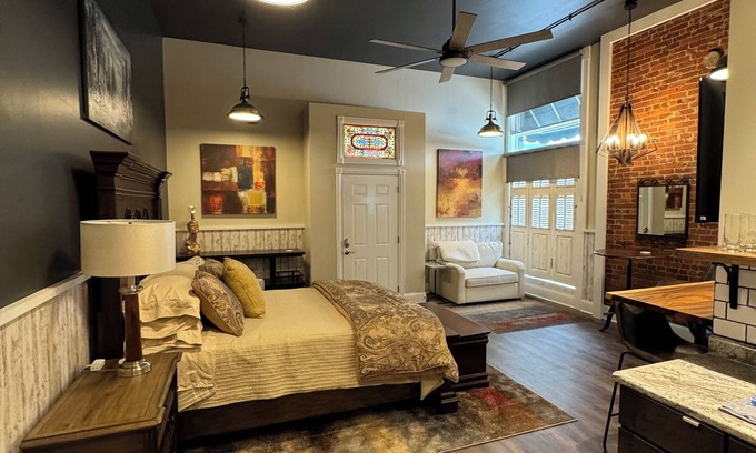 Babe Denny Casa | Stadium Stays #1 in downtown INDY. A 5 minute walk to the stadium. Free parking.