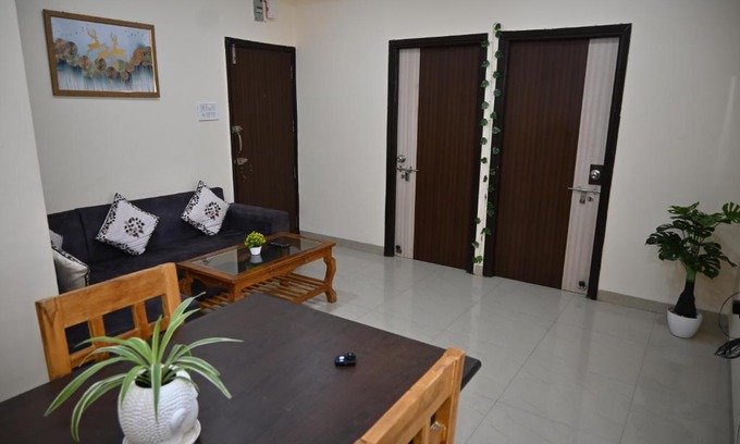 Indore Apartamento | Staeg Heart of City 2BHK - 201