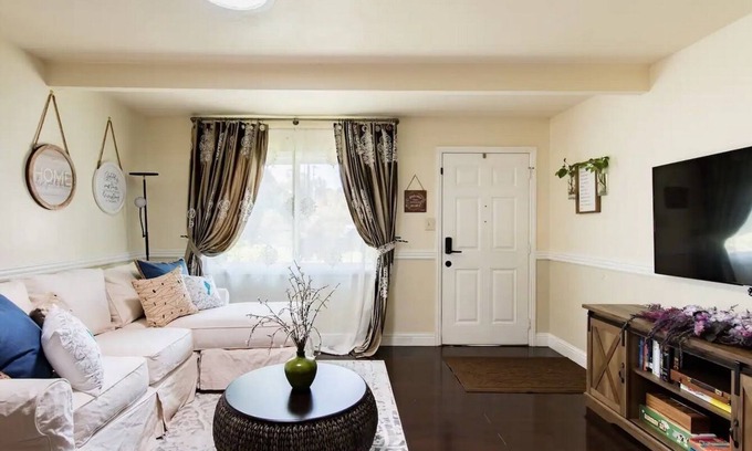 Redwood City Casa | Stafford 3BR-House: Tech-Savvy, Amenities Galore