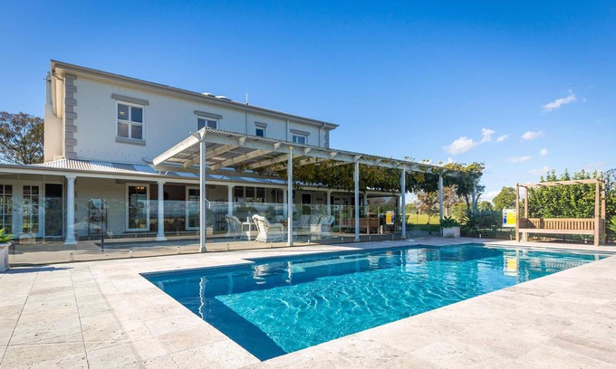Lovedale Casa | Claremont Manor - a charming Lovedale escape
