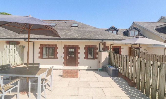 Ash Mill Cabaña | STAGS COTTAGE, pet friendly, with a garden in South Molton