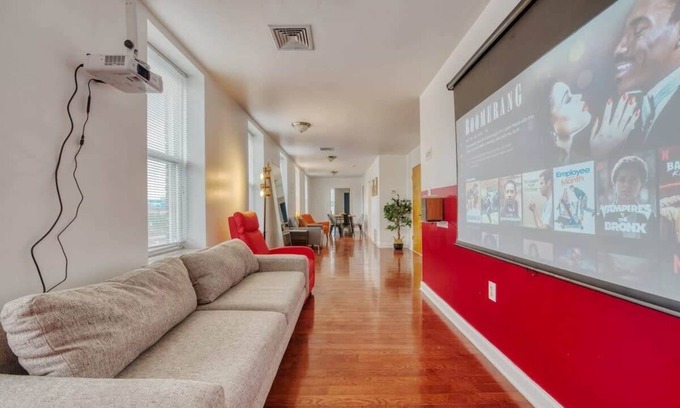 Chinatown Apartamento | Stairway | 3BR Apt w W/D, Home Theater