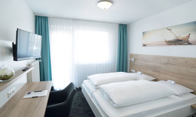 Bodelshausen Apartamento | Standard double room, bath/shower and WC
