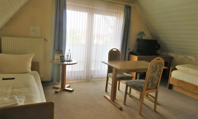 Gemarkung Schomberg Apartamento | Habitación doble confort con desayuno, ducha y aseo.