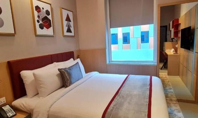 Academic City Apartamento | Standard Room Near University of Birmingham Dubai