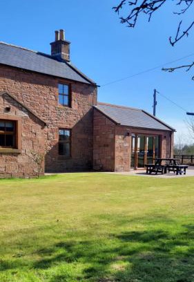 Bankend Casa | Stanloch Farmhouse - well equipped, games room, EV
