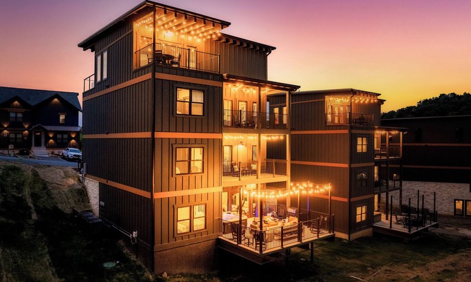 Sevierville Casa | Star Gazer Luxury Rooftop Cabin