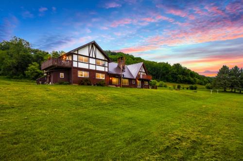 Fountain City Apartamento | Star Hawk Springs Chateaux - Large 6 Bdrm Retreat