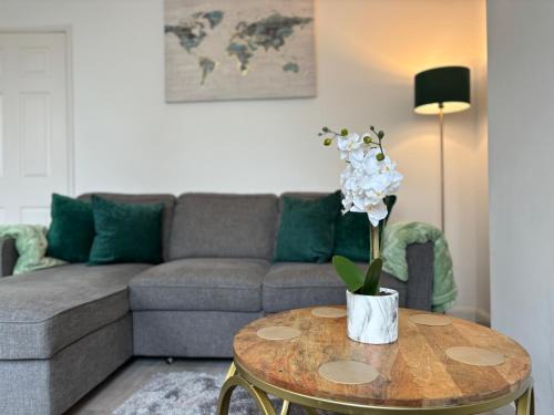 Peterborough Apartamento | Star Road Home, central location, FREE parking