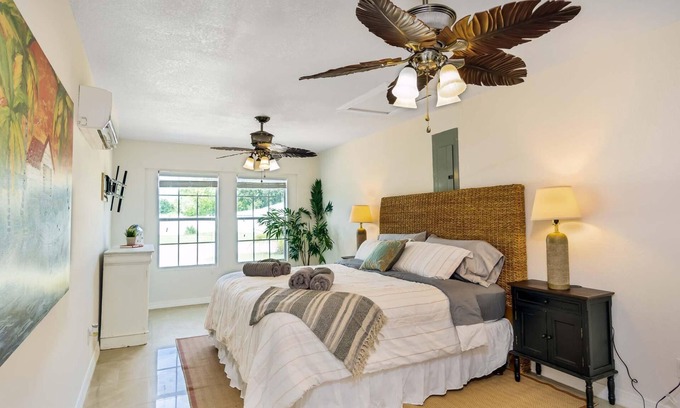 Sandalwood Casa | ~Star-Spangled Stay Sleeps 9 Mayo Clinic & Beach~