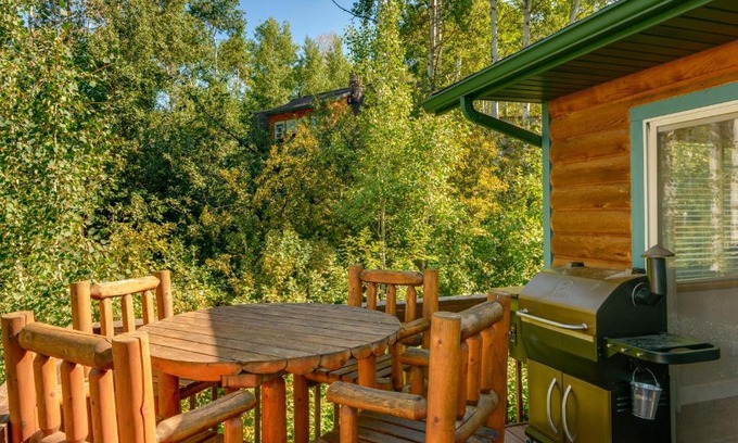 Star Valley Ranch Casa | Star Valley Ranch Cabin Rental with Private Hot Tub!