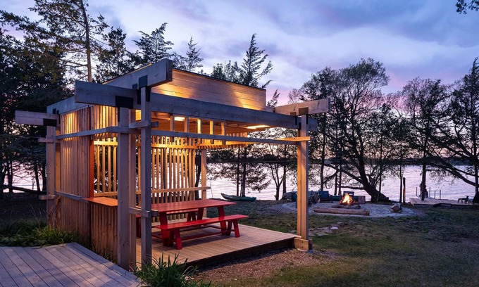 North Port Casa | Starbase - Waterfront Home w Pickleball Court