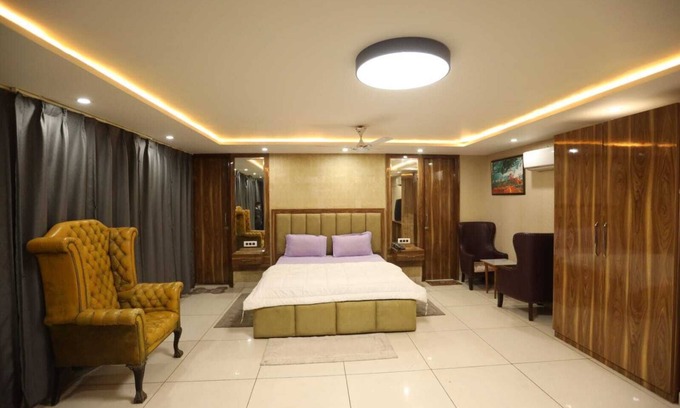 Sector 51 Hotel | Starex inn