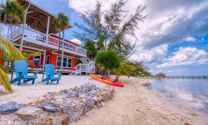 Roatan Casa | Starfish Beach House - ¡Donde la playa es su patio delantero!