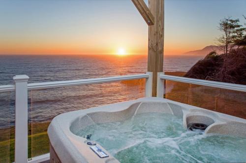 Shelter Cove Apartamento | Starfish by OceanviewHotTubs Oceanfront Tesla chrging Shelter Cove Oceanfront