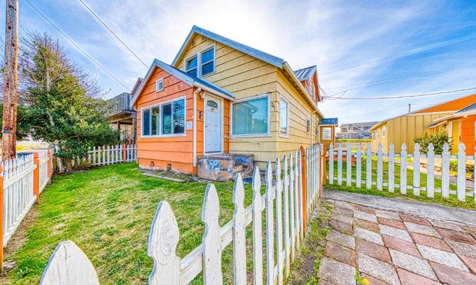 Rockaway Beach Casa | Starfish & Dolphin Combo