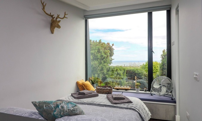 Gorey Cabaña | STARGAZER, romantic, with hot tub in Ballymoney, County Wexford