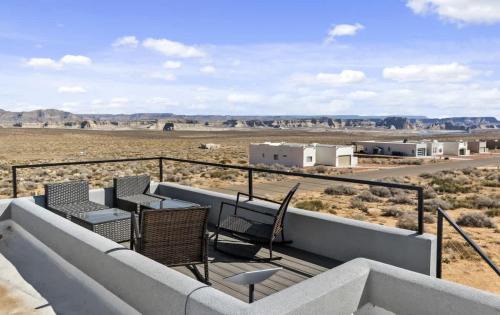 Greenehaven Casa | Stargazer - Rooftop Deck Hot Tub and Telescope