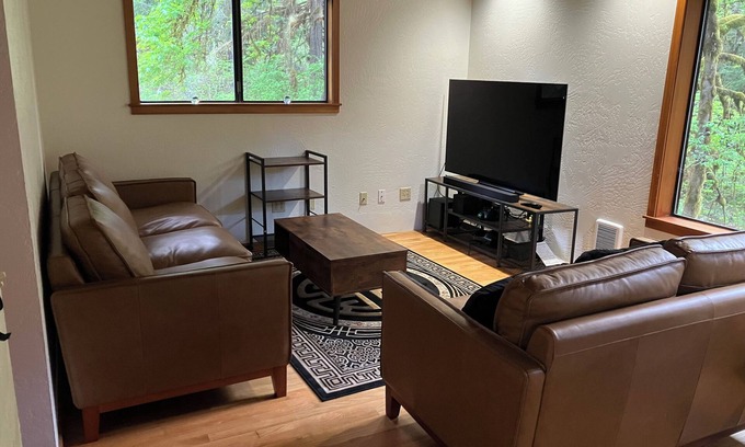 Fall Creek Casa | Stargazer’s Creekside Retreat on Big Fall Creek