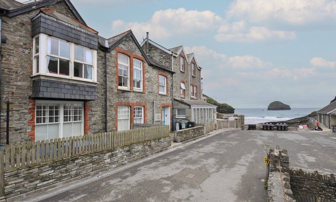 Trebarwith Strand Cabaña | STARGAZY, pet friendly, character holiday cottage in Tintagel