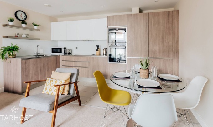 Guildford Apartamento | StarHost Residences | Modern Spacious 2 Bed Apartment in the Centre of Guildford
