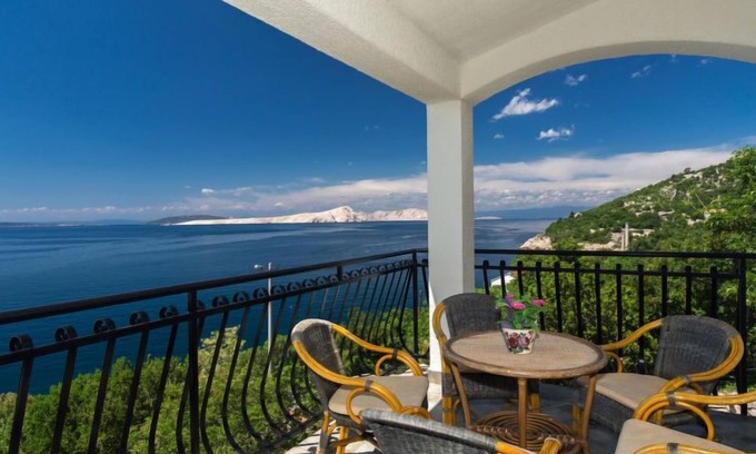 Senj Apartamento | Starigrad by Interhome