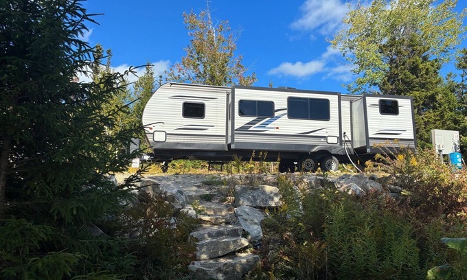 Corea Apartamento | Starlight Beach Experience 31' RV Travel Trailer on private 3 acres with beach and firepit