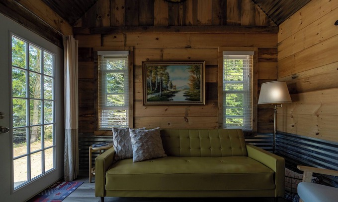 Cheboygan Cabina | "Starlight Cabin" Off-Grid Tiny Home on Lake Huron