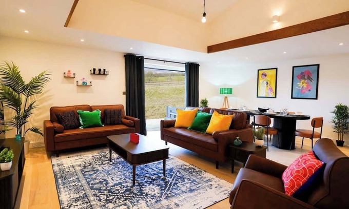 Godstone Apartamento | Starlight Lodge - 4 bedroom Barn with Hot Tub!