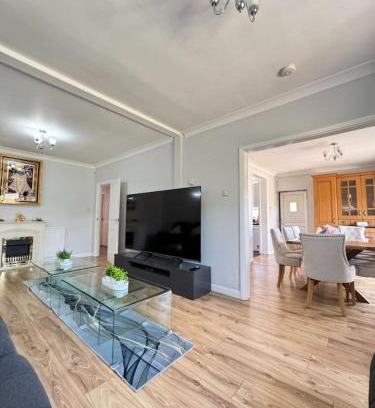 Ashford Casa | Starling House 3BR near Heathrow, London