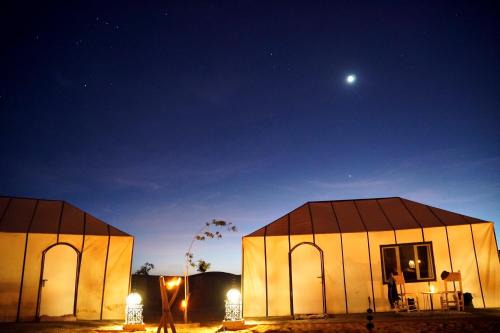 M'Hamid El Ghizlane Otro | Starlit Desert Camp