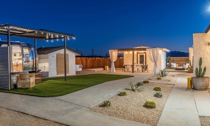 Desert Hot Springs Apartamento | Starlit Nights Getaway w/ Soaking Tub