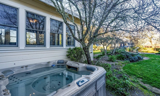 Geyserville Casa | Starlite Vineyards: Wine tasting included!
