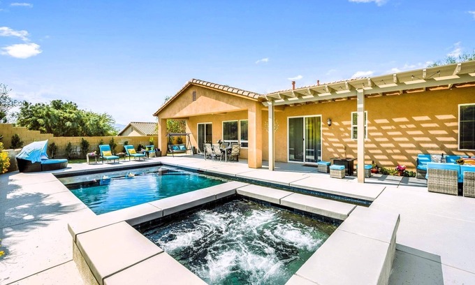 Desert Hot Springs Casa | “Starry Night Escape” House with Saltwater pool, jacuzzi, pool, PS4, tennis.