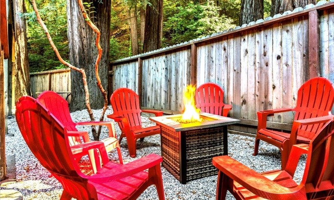 Forest Hills Casa | Starry Nights: 5-Star! FUN Family Home! Walk to River! GmRm/Pup/WiFi/Yard!