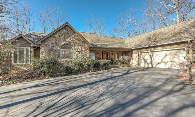 Big Canoe Casa | Starry Nights - Unforgettable Views, Steamy Hot Tub, Game Room + More!