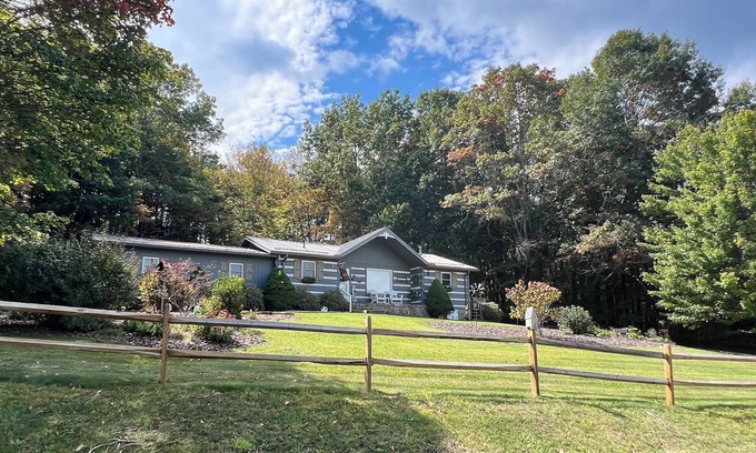 Jefferson Cabina | Plan a Late-Summer Cabin Escape @ Bear Creek Ridge