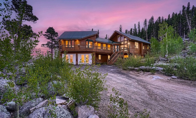 Black Hawk Casa | Starry Summit 4WD Oasis