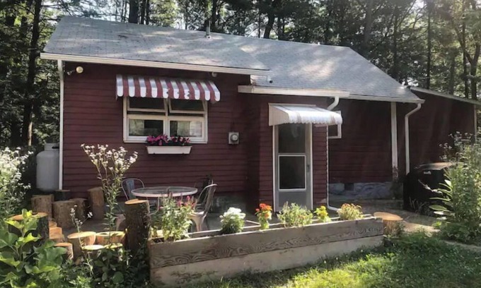 Palenville Casa | StarryPinesCottage w Salt Hot Tub & Cedar Sauna Mins to Slopes