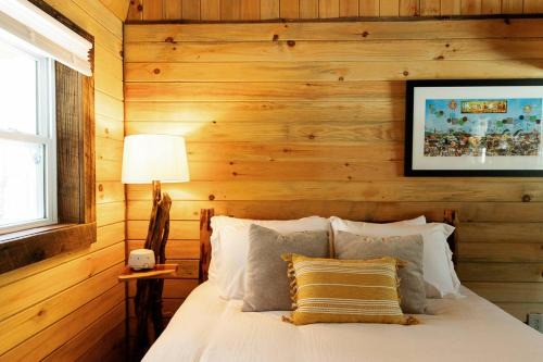 Rogers Casa | "Stars Hollow" Cozy Mini-Cabin in Muir Valley -RRG