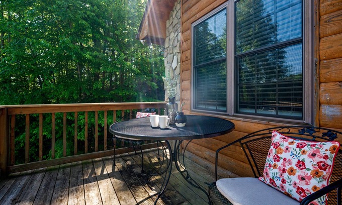 Stecoah Cabina | Stars Over Stecoah 3Bd/3Ba Cabin w/ Hot Tub & Sauna
