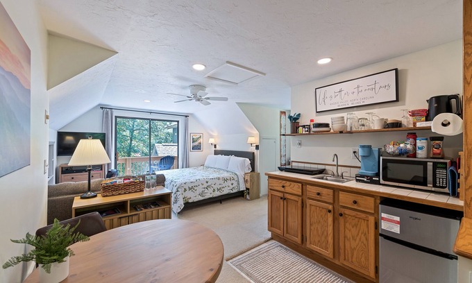 Maggie Valley Apartamento | Starswept Studio- Walk to Brewery or Breakfast, Close to GSMNP and the BRP.