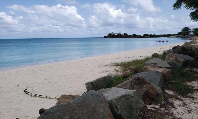 Runaway Bay Casa | Start your adventure with us on Runway's White Sandy Beach.
