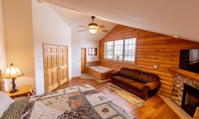Oglesby Cabina | Starved Rock Cabin in the Woods ! Starved Rock State Park IL