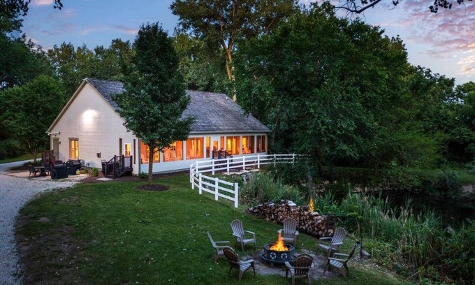 Ottawa Casa | Starved Rock Retreat - Private, Gated Entrance, 5 min from State Parks!